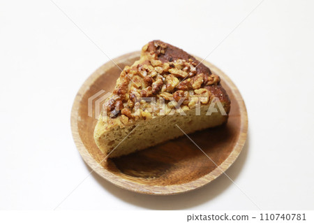 Pound cake with lots of walnuts Pound cake with lots of walnuts 110740781