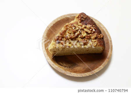 Pound cake with lots of walnuts Pound cake with lots of walnuts 110740794