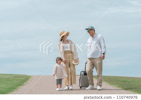 Image of family travel, leisure, vacation, resort, summer vacation (suitcase, luggage) 110740976