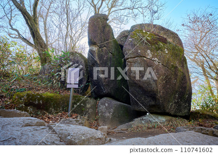筑波山山路上的奇岩怪石 110741602