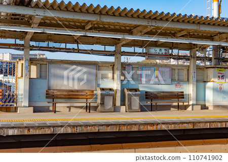 Sanyo Electric Railway, Sanyo Shioya Station platform in Tarumi Ward, Kobe City Sanyo Electric Railway, Sanyo Shioya Station platform in Tarumi Ward, Kobe City 110741902