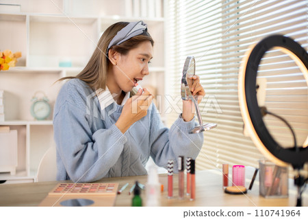 Beauty blogger, Woman teaching how to apply makeup, Record vlog streaming video, Live line on mobile phone. 110741964