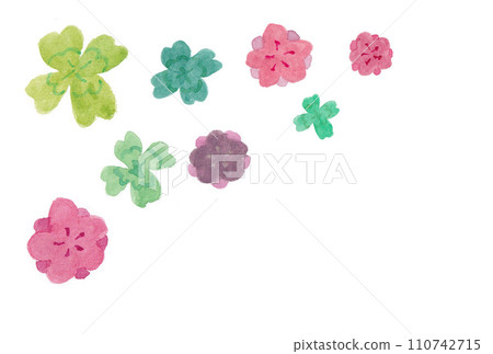 Modern illustration set A of peach blossoms and four leaves with a flowing atmosphere drawn with transparent watercolors 110742715