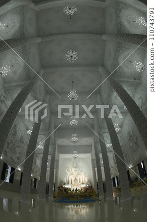 A main white Buddha sits in the Buddhism thai Church. It a beautiful Buddha at Wat Huay Pla Kang temple in Chiang Rai Province in Thailand. 110743791