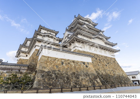 藍天與國寶 姬路城 大天守閣 兵庫縣姬路市 110744043