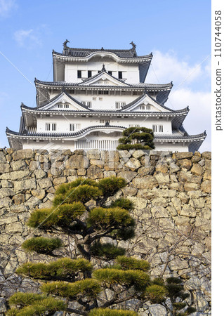 藍天與國寶 姬路城 大天守閣 兵庫縣姬路市 藍天與國寶 姬路城 大天守閣 兵庫縣姬路市 110744058