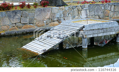 Osaka City: Turtle Pond at Shitennoji Temple, founded by Prince Shotoku, 1789 110744316