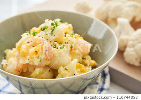 Cauliflower and shrimp tartare Cauliflower and shrimp tartare 110744858