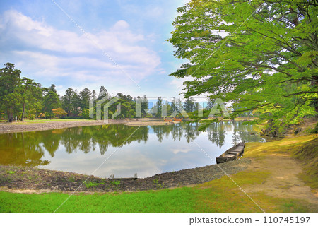 Tohoku, Hiraizumi, Motsuji Pure Land Garden, Oizumi Pond seen from Kaizando side, Hiraizumi Town, Iwate Prefecture (1) 110745197