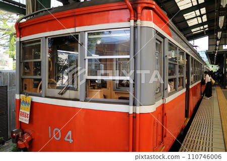 Hakone Tozan Railway's Moha 1 class 104 stops at the platform 110746006