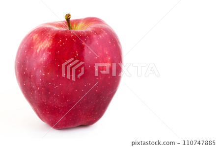 Red apple 110747885