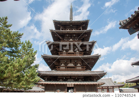 Ikaruga Town, Ikoma District, Nara Prefecture World Cultural Heritage Horyuji Temple The world's oldest national treasure five-storied pagoda Ikaruga Town, Ikoma District, Nara Prefecture World Cultural Heritage Horyuji Temple The world's oldest national treasure five-storied pagoda 110748524