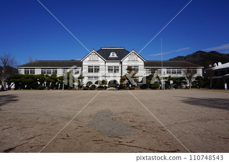 Old Tokaikyo Elementary School Building (Kyushoenjyoujoujoujoujou) School building: Maniwa City, Okayama Prefecture (former Maniwa-gun Kyoto Old Tokaikyo Elementary School Building (Kyushoenjyoujoujoujoujou) School building: Maniwa City, Okayama Prefecture (former Maniwa-gun Kyoto 110748543