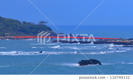 從福井縣東尋坊出發的大島一號橋(下雨天或冬季) 從福井縣東尋坊出發的大島一號橋(下雨天或冬季) 110749132