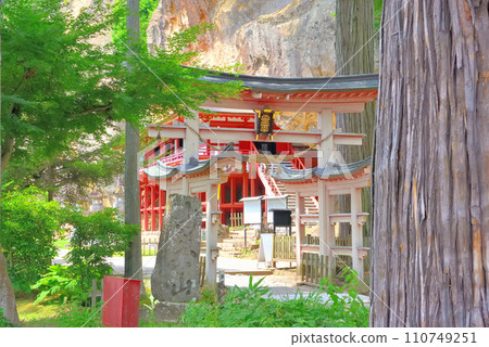 A must-see stop on your way to Tohoku, Hiraizumi, and World Heritage Sites: Viewing Tatsukoku Bishamondo from the road - Hiraizumi Town, Iwate Prefecture (2) 110749251