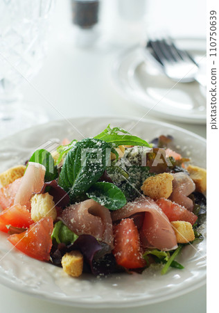 Prosciutto Caesar salad 110750639