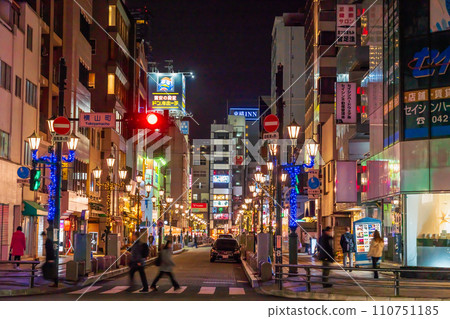 東京市中心八王子站北口的夜景 110751185