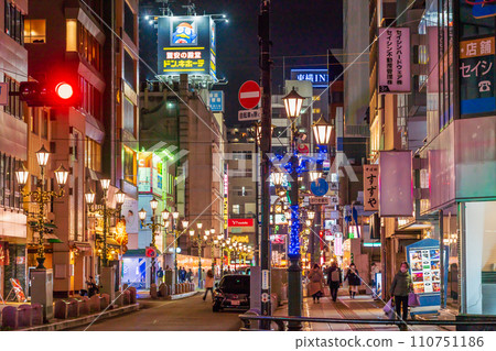東京市中心八王子站北口的夜景 110751186