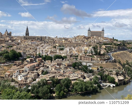 西班牙托萊多舊城區,取自 Mirador panorámico 西班牙托萊多舊城區,取自 Mirador panorámico 110751209