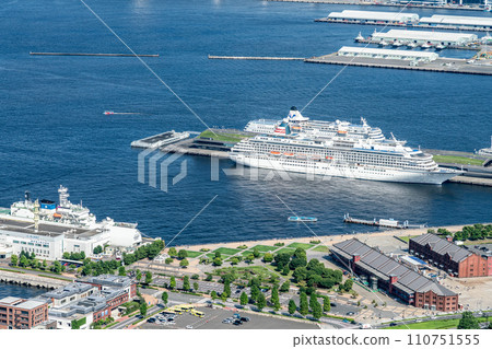 [Kanagawa Prefecture] Bay area of the port city of Yokohama 110751555