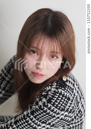 女人 年輕女子 女人 照片 110752200