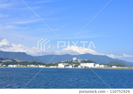 從長崎縣小值賀町小值賀港搭船前往佐世保市佐世保港 從長崎縣小值賀町小值賀港搭船前往佐世保市佐世保港 110752926