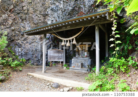 Benten Rock Itsukushima Shrine (Niigata Prefecture) 110753388