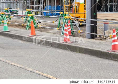 路面正在建設中 110753655