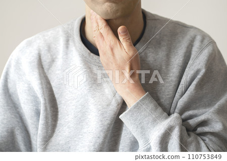 一個關心喉嚨的男人 一個關心喉嚨的男人 110753849