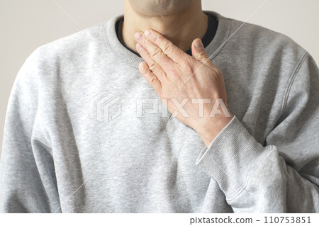 一個關心喉嚨的男人 一個關心喉嚨的男人 110753851