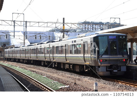北陸本線223號新快速列車（更新車廂）在敦賀站停靠 110754013