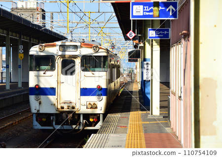 JR九州，從高橋站（佐世保線）到佐賀站（長崎本線）的車窗景色（上午） 110754109