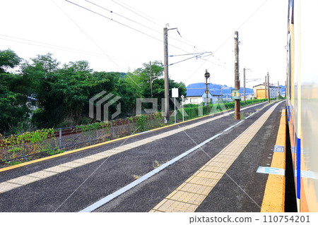 JR九州佐世保線從佐世保站到早木站的車窗景觀(清晨) JR九州佐世保線從佐世保站到早木站的車窗景觀(清晨) 110754201