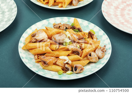 Macaroni with octopus pieces. 110754500