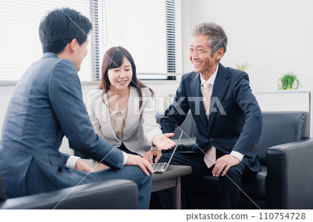 Business people smiling and having business negotiations 110754728