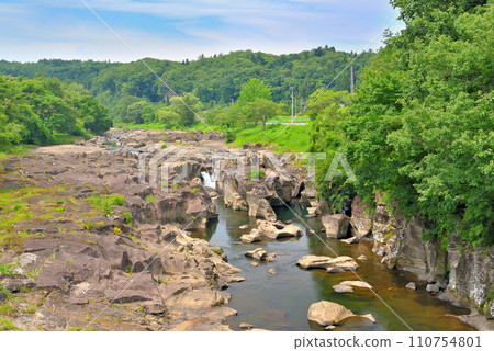 View of Choja Falls from Choja Falls Bridge, a hidden scenic spot in the upper reaches of Genbikei, Tohoku, Ichinoseki City, Iwate Prefecture (2) 110754801
