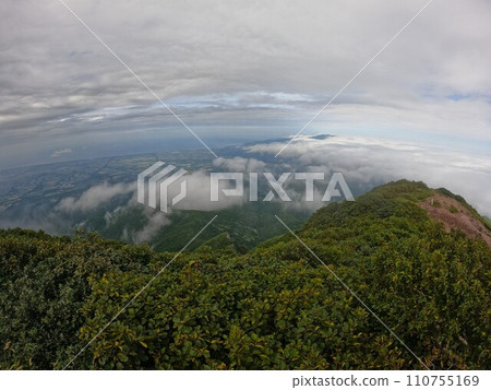 Kiyosato townscape and Sea of Okhotsk from the summit of Mt. Sharidake Kiyosato townscape and Sea of Okhotsk from the summit of Mt. Sharidake 110755169