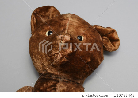 head of an old toy bear 110755445