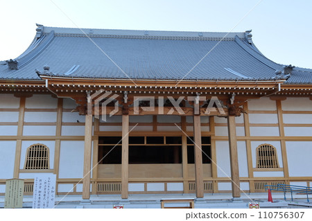 Toyokawa Inari Hall under construction Toyokawa Inari Hall under construction 110756307
