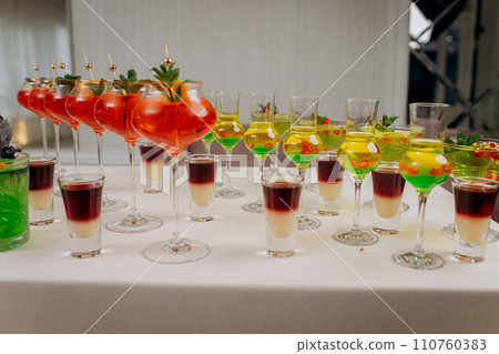Welcome drink with cocktail glasses and drinks at an event. Alcoholic beverages at a wedding 110760383