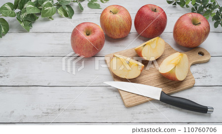 Cut apple 110760706
