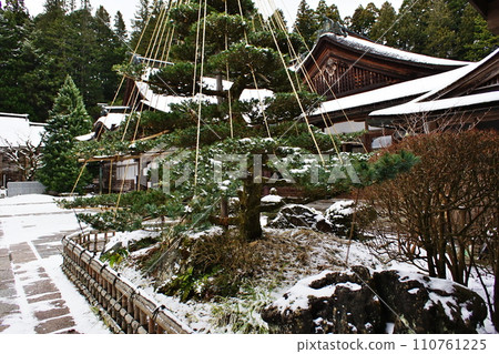 Winter scene at Koyasan Kongo Zanmai-in Temple Winter scene at Koyasan Kongo Zanmai-in Temple 110761225