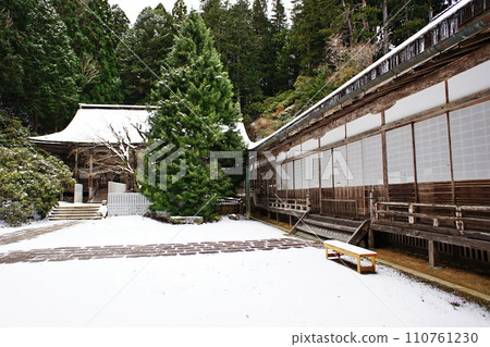 Winter scene at Koyasan Kongo Zanmai-in Temple Winter scene at Koyasan Kongo Zanmai-in Temple 110761230