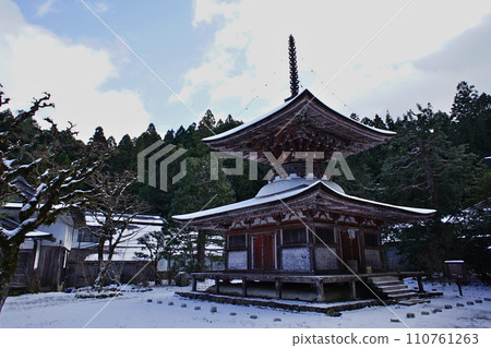 Winter scene at Koyasan Kongo Zanmai-in Temple Winter scene at Koyasan Kongo Zanmai-in Temple 110761263