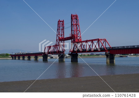 Okawa City: The opposite bank of the Chikugo River Lift Bridge is Saga Prefecture 110761428