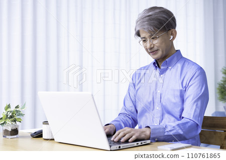 Middle man having an online meeting in the living room 110761865