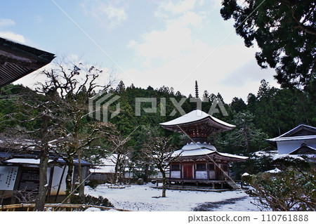 Winter scenery of Koyasan Kongo Zanmai-in Temple Winter scenery of Koyasan Kongo Zanmai-in Temple 110761888