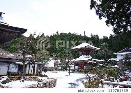 Winter scenery of Koyasan Kongo Zanmai-in Temple Winter scenery of Koyasan Kongo Zanmai-in Temple 110761889