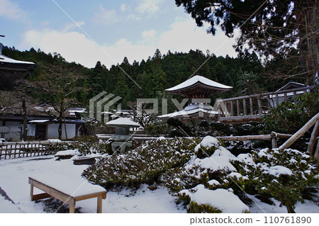 Winter scenery of Koyasan Kongo Zanmai-in Temple Winter scenery of Koyasan Kongo Zanmai-in Temple 110761890