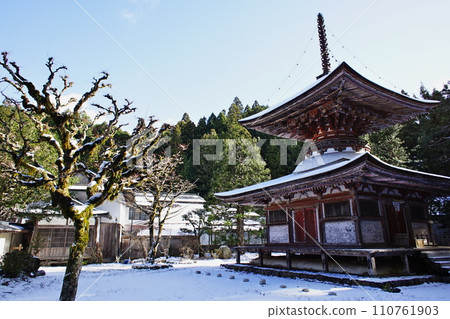 Winter scenery of Koyasan Kongo Zanmai-in Temple Winter scenery of Koyasan Kongo Zanmai-in Temple 110761903
